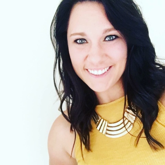 Meet your Posher, Hannah - Picture 1 of 2